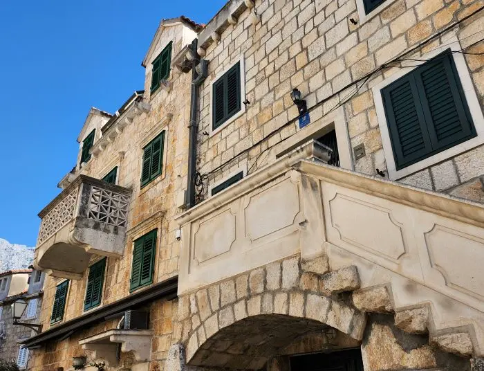 kroatisch-mediterrane Hausfassade