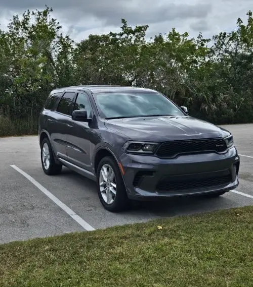 Mietwagen auf Parkplatz im Everglades National Park