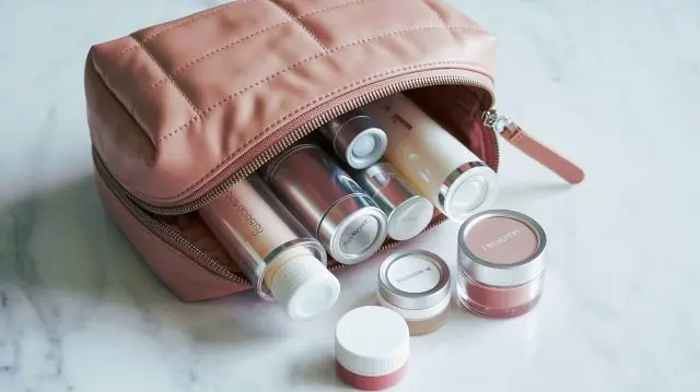 Tasche mit Kosmetikartikeln für die Packliste Neuseeland