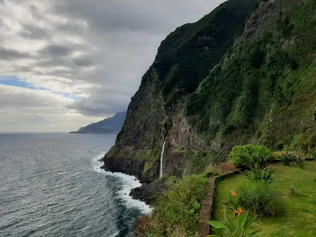 Blick auf Küstenabschnitt