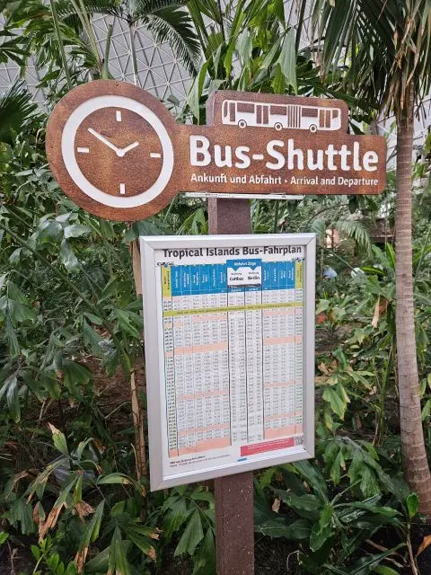 Tafel die Busfahrplan zeigt